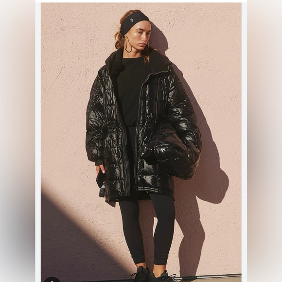 NWT FREE PEOPLE MOVEMENT Patricia Packable Poncho Puffer in Black size Medium - Picture 5 of 9